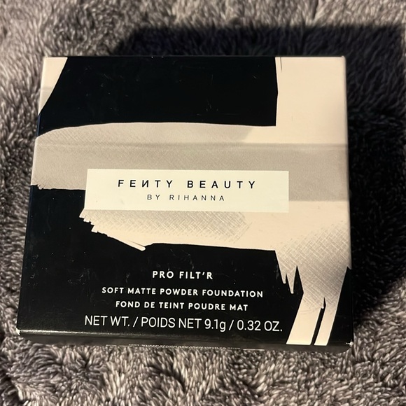 Fenty 380 PRO FILT'R SOFT MATTE POWDER FOUNDATION - Picture 3 of 7